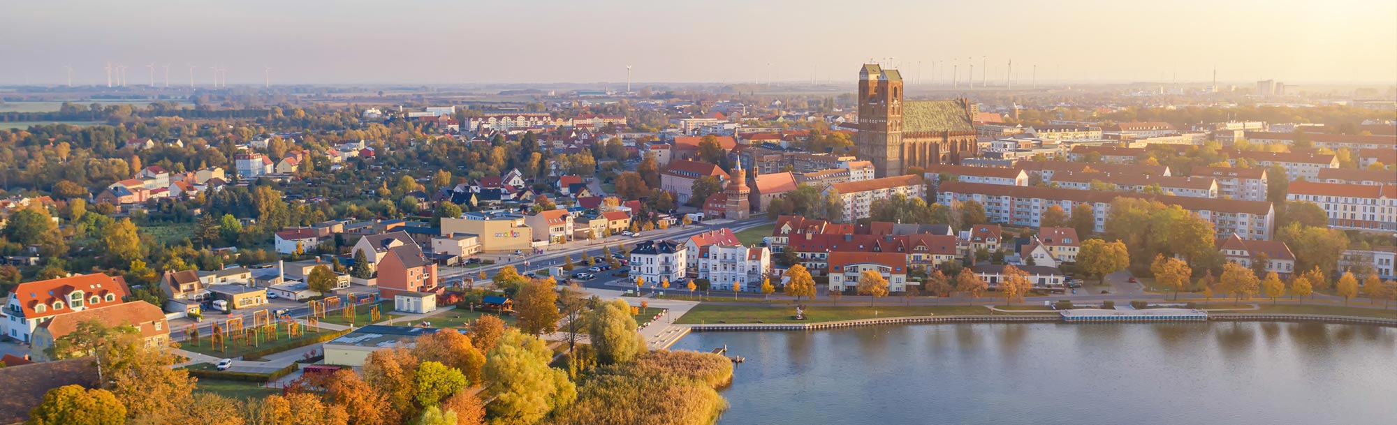 Luftaufnahme der Stadtprenzlau mit Blick auf den Oberuckersee